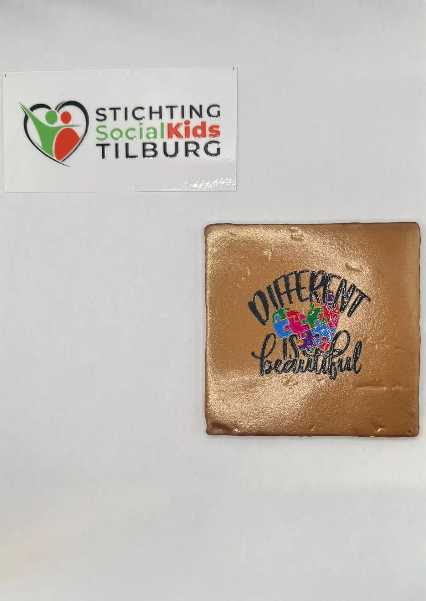 Tegel "Different Is Beautiful"